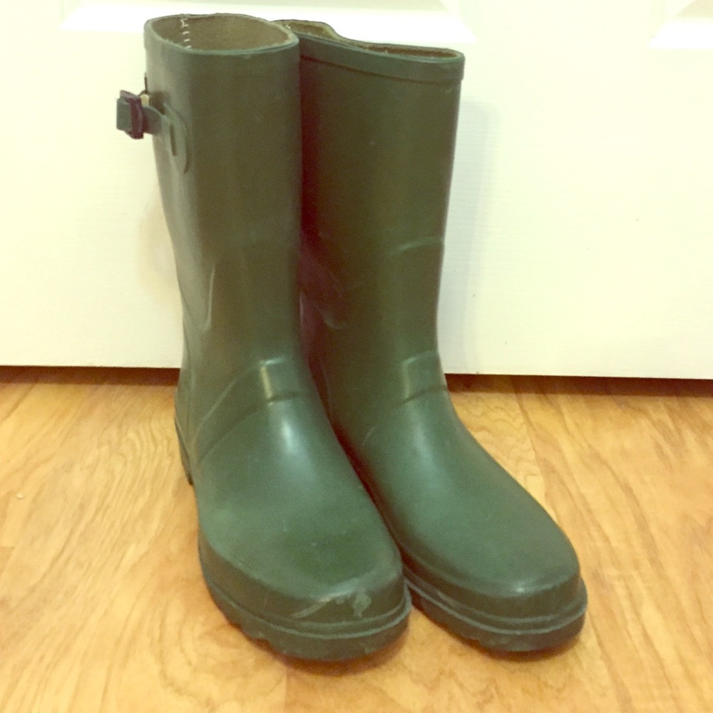 Green rain boots size 8